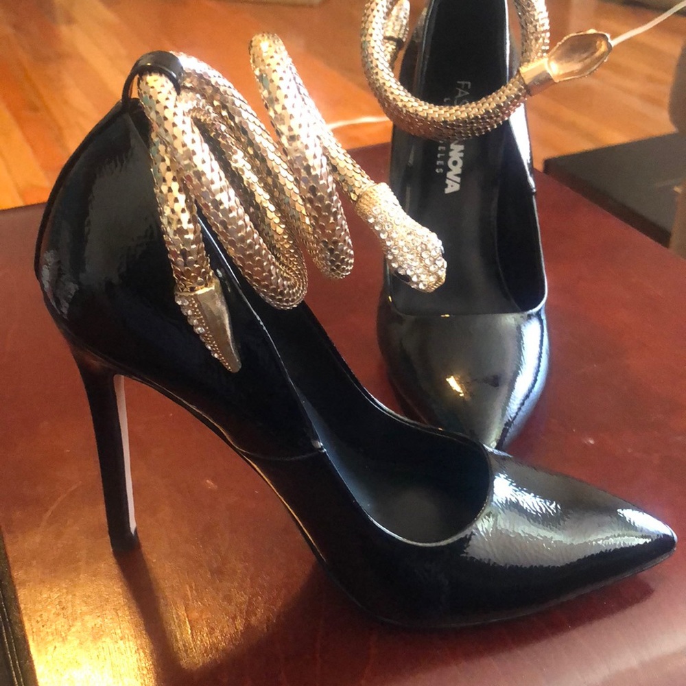 BRAND NEW!!!! Patent Stilettos w/removable Jeweled Snake accents. 👠